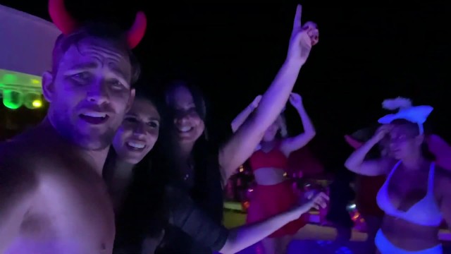 Watch Temptation Swingers Resort Cancun Wifeswap and Boob Cruise Porn Video picture