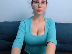 amalia_sky - oiling her big boobs