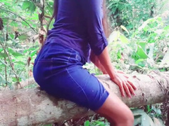 Sri Lankan Brunette Hot Baby Outdoor Sex ගහේ කිම්බ උලාගෙන එළියෙ පට්ට සැපක්