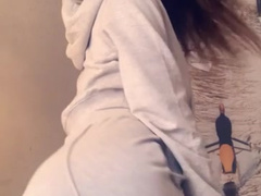 Ellieleen1 (aka ellieleen11, ellieleen, elliemayli) loves to cum and tickling her clit OnlyFans private video