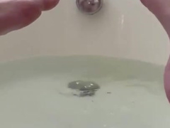 TiffanyWatson-short-pee-in-bath