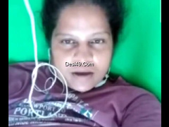 Horny Desi Milf Showing Her Boobs and Pussy Part 1