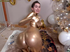Daydreamur_gurl body in gold show