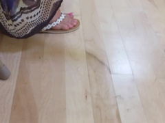 Sexy feet of kids mom at basketball game