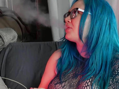 Your sweet doll Aspen Bailey uses vibrating wand