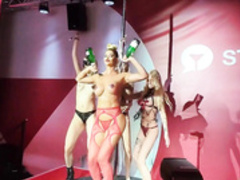 Micaela Schäfer   Auftritt bei Stripchat auf der Venus