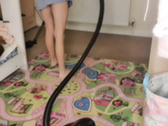 just jade cleaning- youtuber - Vacuuming Girls Bedroom