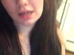 Teen livestreams her horny hole