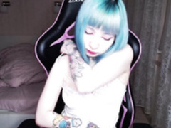 bored, akirahartyx flashes her tits.