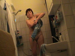 Czech milf Jindriska fully nude in bathroom
