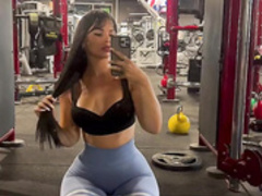 Jana Colovic working out her big ass in a gym