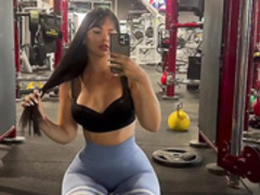 Jana Colovic working out her big ass in a gym
