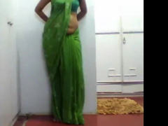 desi aunty wall dance in saree