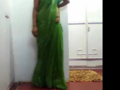desi aunty wall dance in saree