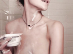 Sunny webcamgirl, Eli Sun, have fun under shower