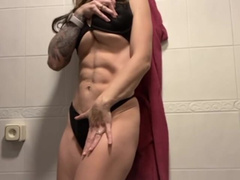 Abs and ass flexing (6packsandra at Onlyfans)