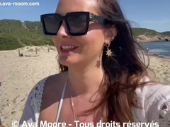Ava Moore - Teaser - Salope française s'exhibe et suce une grosse bite sur la plage d'Es Cavallet à Ibiza [Flokossama]