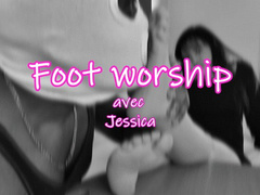 JESSICA - FOOT WORSHIP #1 : Des petits pieds de latina rien que pour moi !