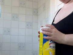BBW MILF shows off her big booty, full bottom panties and maxi pad while cleaning the shower