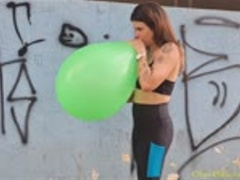 Maya B2P a 16" Neon Balloon