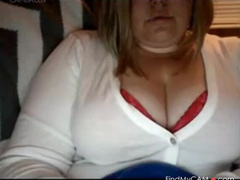 O onetime292 - Chubby blonde plays with chubby tits on Chatroulette