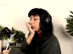 Anna Thorn - LOFI BEATS TO RELAX/STUDY TO GIRL TAKES BREAK FROM STUDYING