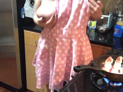 Jocibaker cooking bacon while simultaneously twerking showing my titties off 7min vid xxx onlyfans porn videos