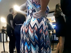 Big jiggly booty in sundress showoff