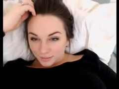 MYFREECAMS - Sexy amateur brunette babe rubs her vagina