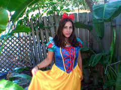 Rennaryann Snow White Blows Her Prince in private premium video