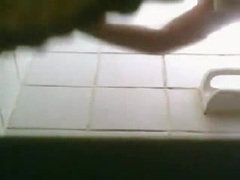 espiando ala hermana en la ducha