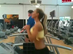 Aileen Taylor - beim Fitnesstraining