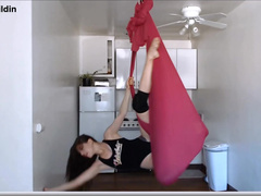 Olivia Wildin sexy dance with ropes
