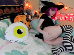 Tweetney - Witch shows off her anal magic tricks 2