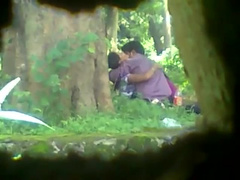 hot couple intimate moments in nehru park