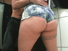 Hot pants on Latina 's Big Butt can do a good Job