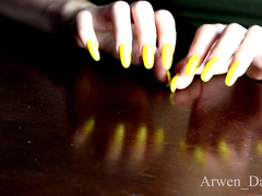 Arwen Datnoid - nail tapping and painted toes