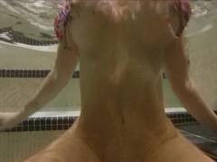BellaBrookz Underwater in private premium video