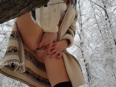 OUTDOOR too cold,but she are hot,winter nice time for multi squirt orgasm