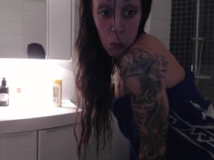 SexyKissey bathroom tease