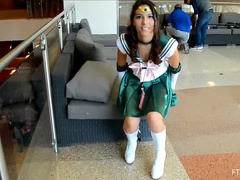 SweetXMelody - Cosplay and Flashing at Comic-Con HD